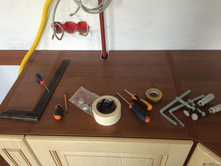 Крепеж столешницы к кухонному гарнитуру