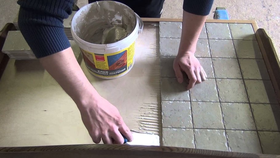 Столешница облицованная плиткой