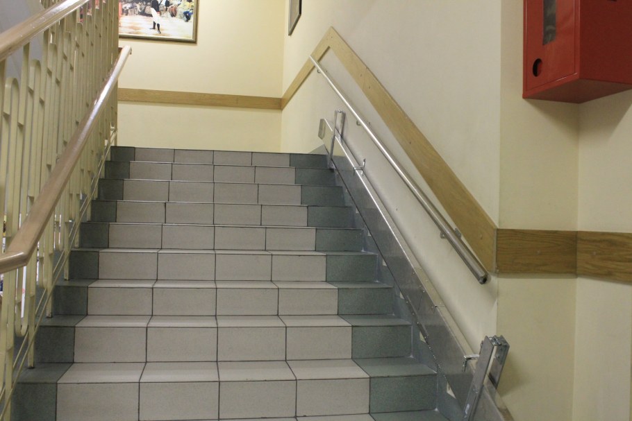 Лестница в школе