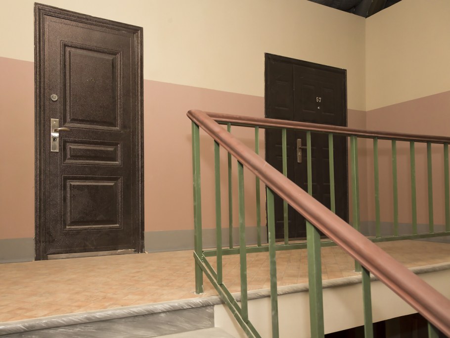 Двери на лестничную клетку