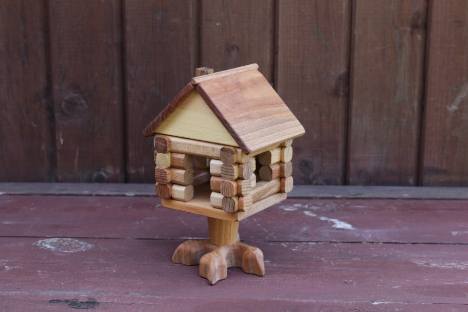 Избушка на курьих ножках для сада