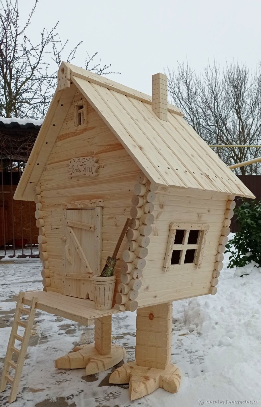 Домик на курьих ножках для сада