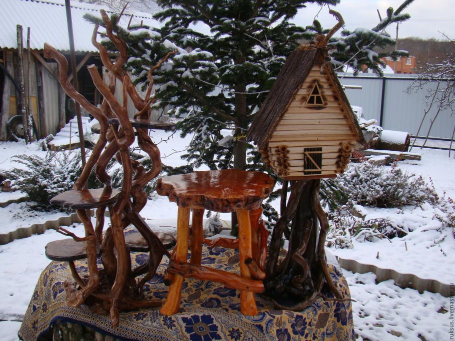 Домик на курьих ножках для сада