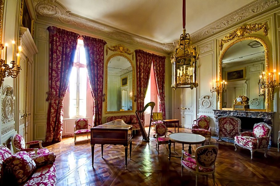 Малый Трианон в Версале внутри