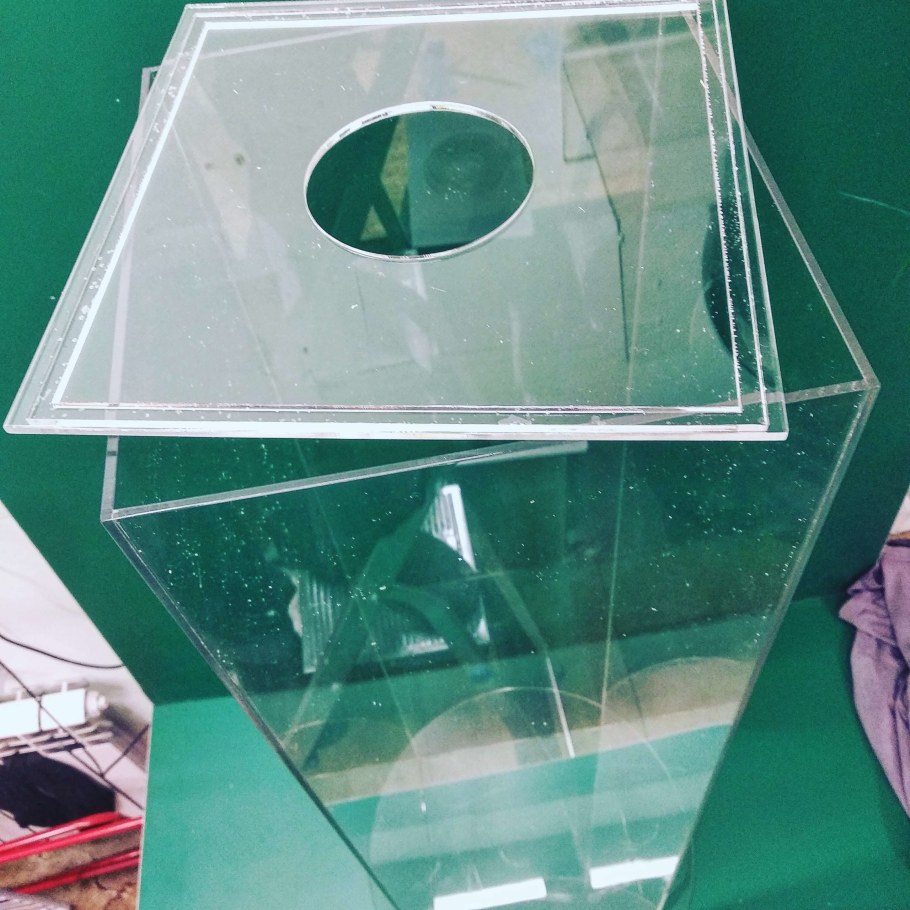 Короб из оргстекла
