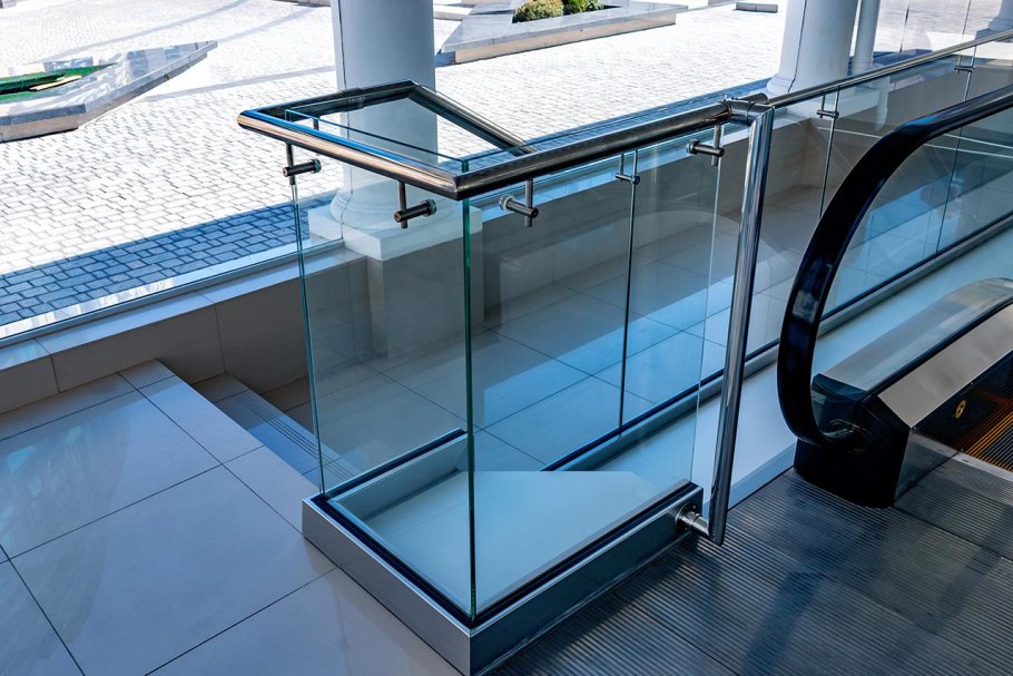 Стеклянные перила для атриумов