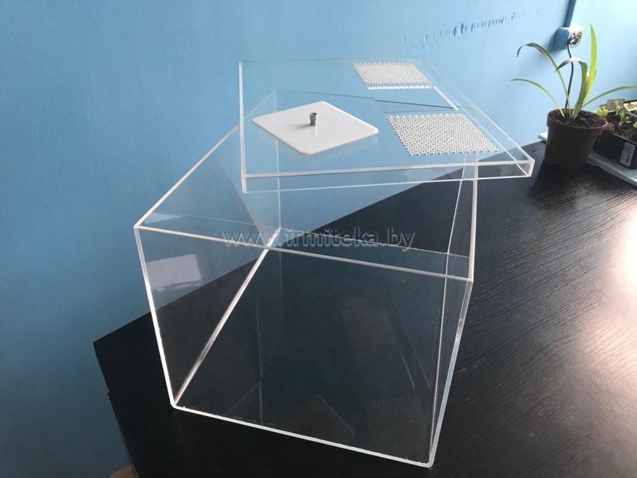 Прозрачные подставки из оргстекла