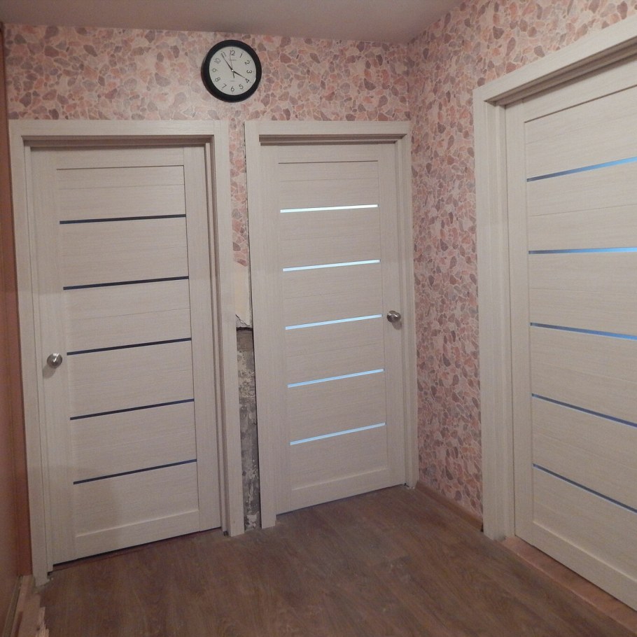 Кремовые двери в интерьере