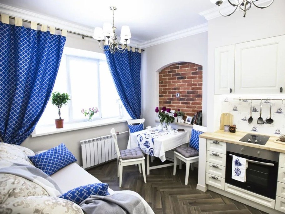 Синие шторы на кухне