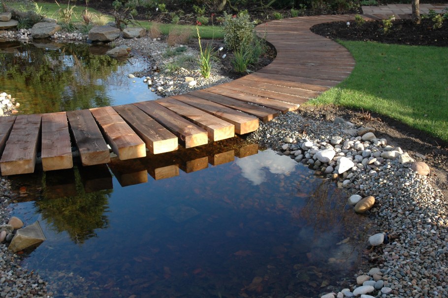 Деревянные дорожки на участке