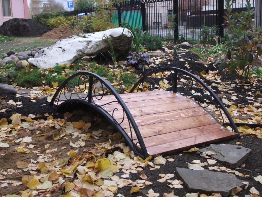 Садовые мостики из металла