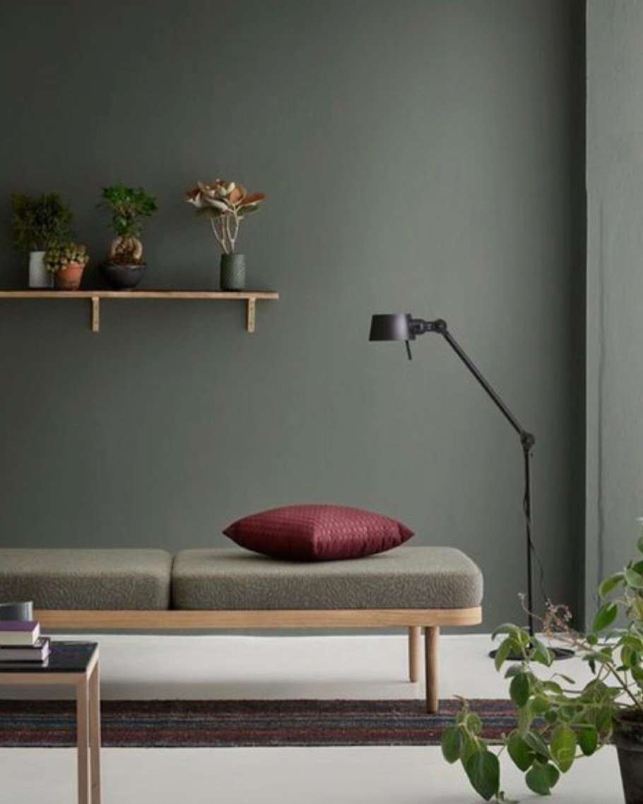 Серо зеленые стены в интерьере