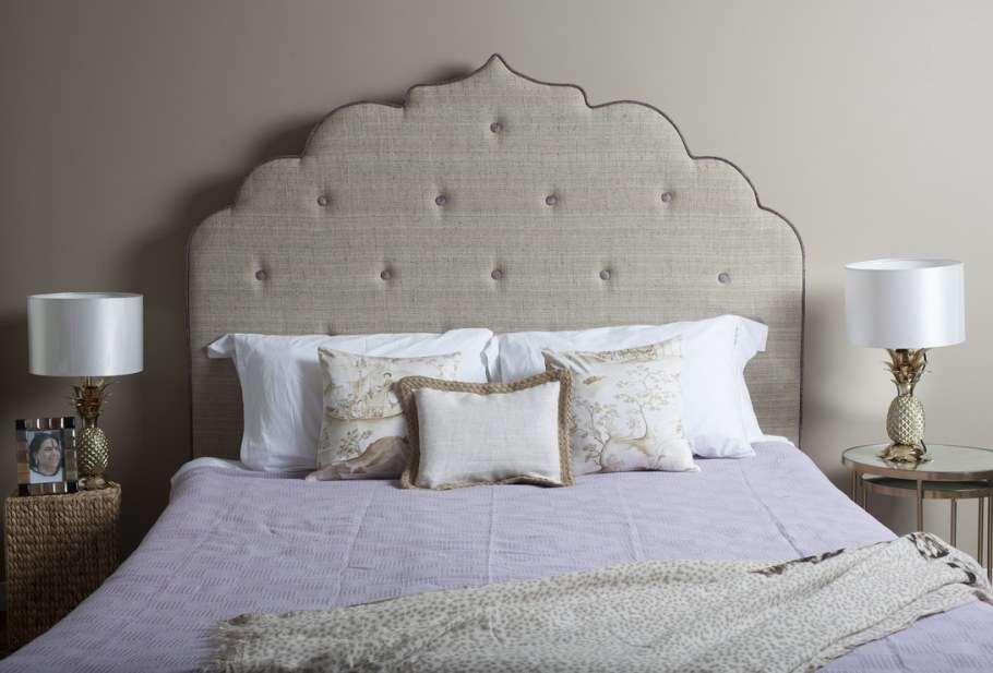Кровать с мягким изголовьем