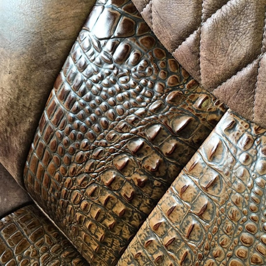 Ковер из кожи в интерьере