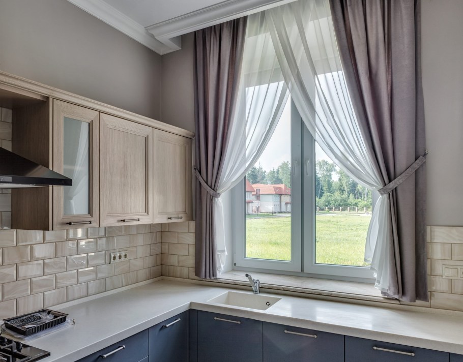 Шторы на кухню до подоконника