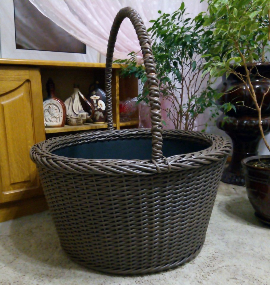 Плетеные корзины в интерьере