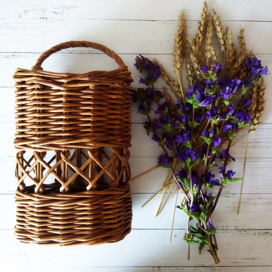 Плетеная корзина для сбора трав