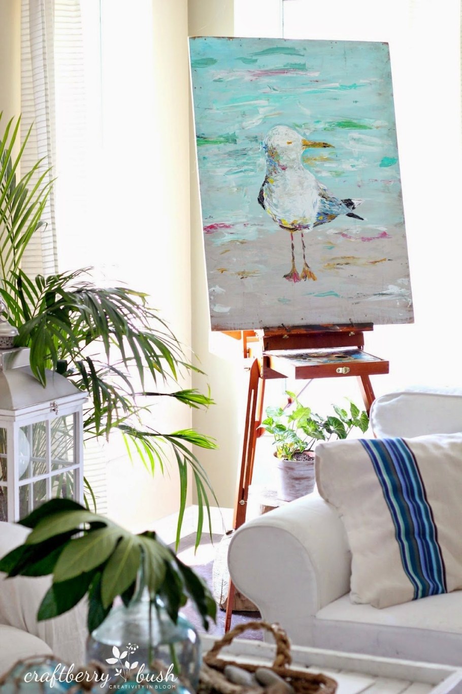 Мольберт в интерьере квартиры