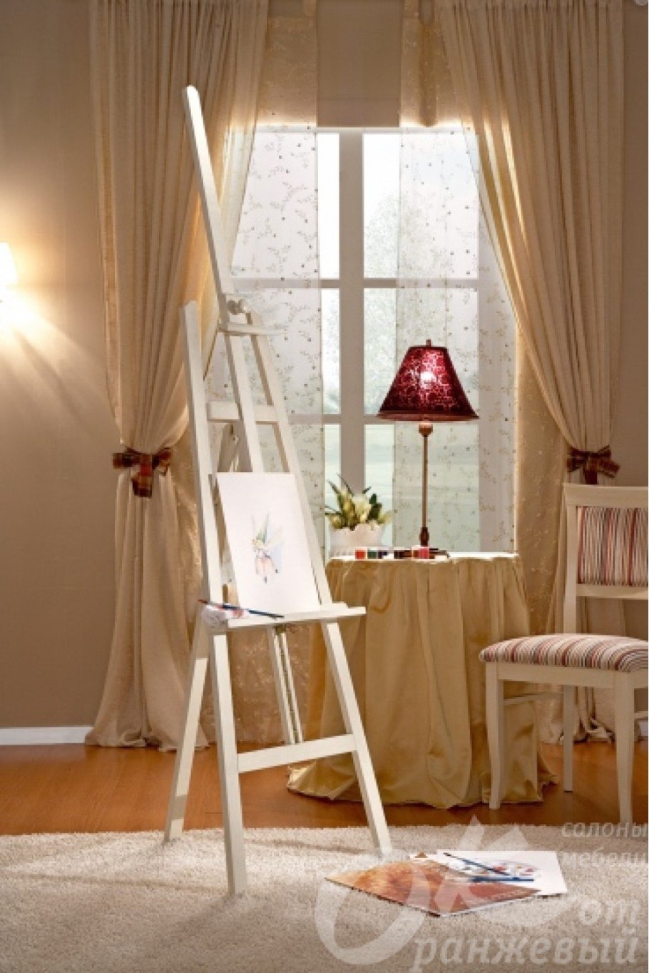 Мольберт в спальне