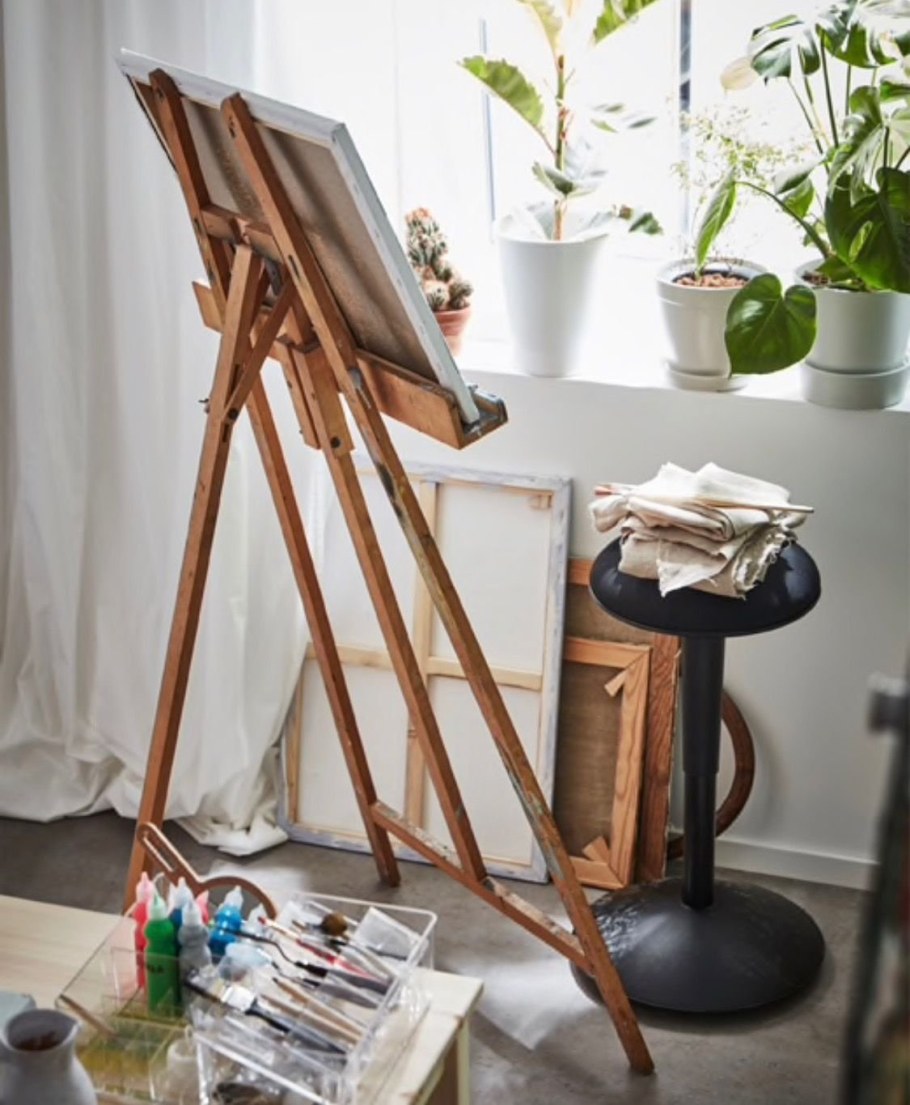 Комната с мольбертом