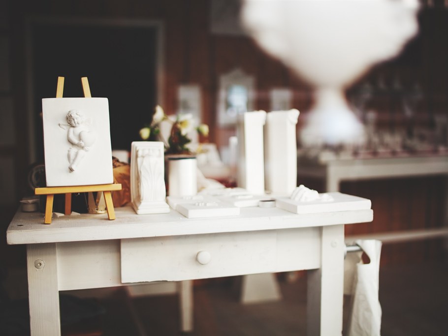 Мольберт в интерьере