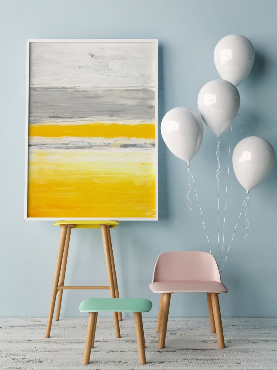 Мольберт с холстом в интерьере