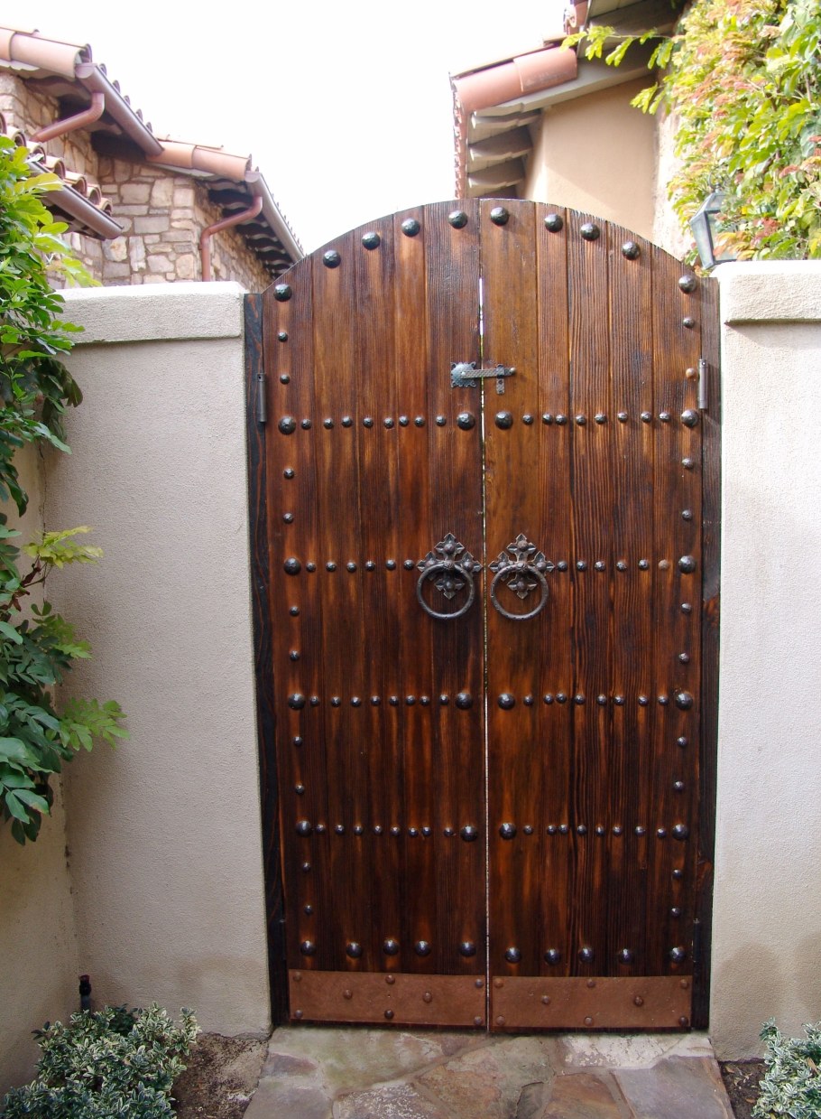 Красивые деревянные калитки