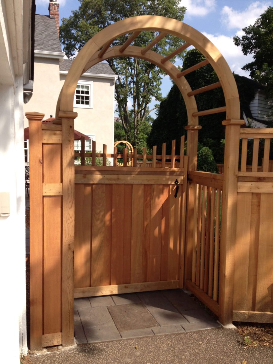 Калитка входная деревянная