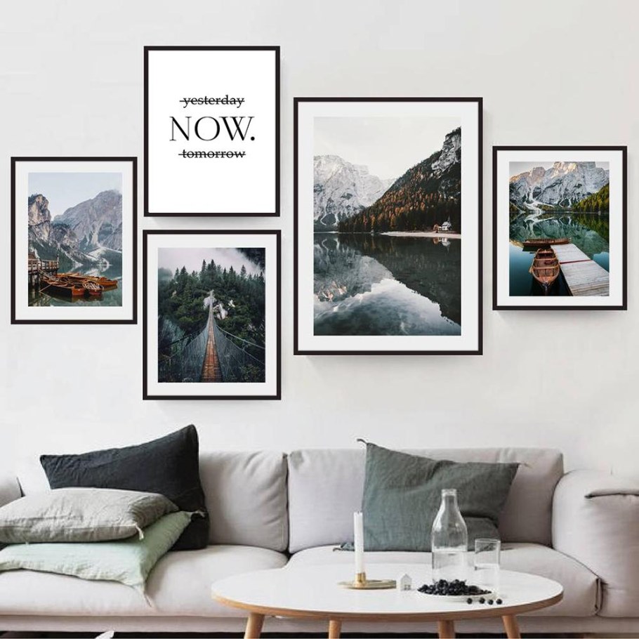 Постеры в интерьере гостиной