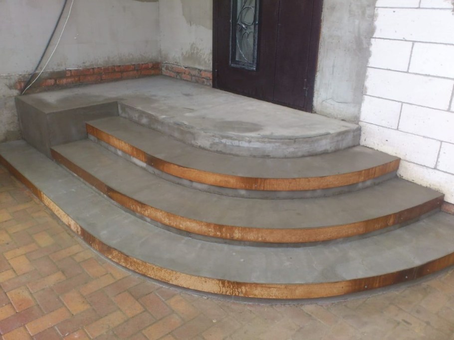 Ступени полукругом