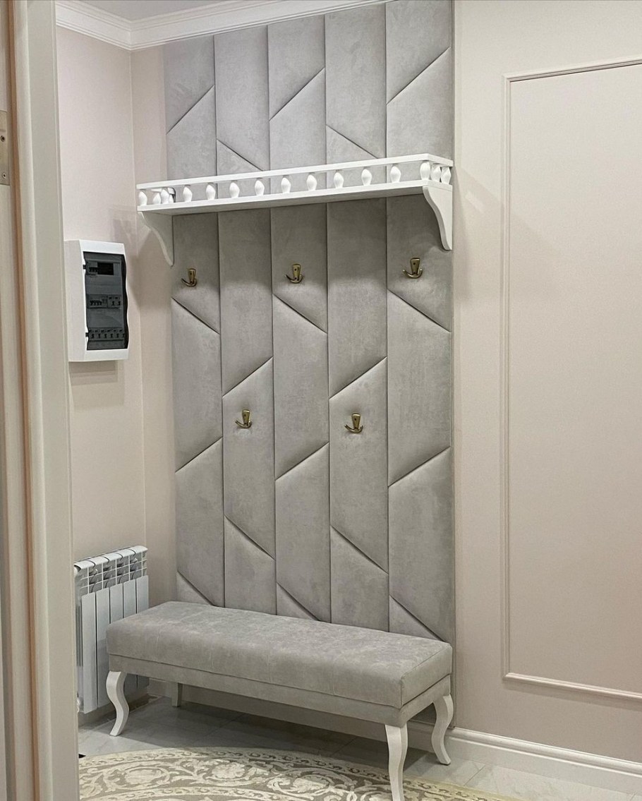 Прихожая с мягкой панелью