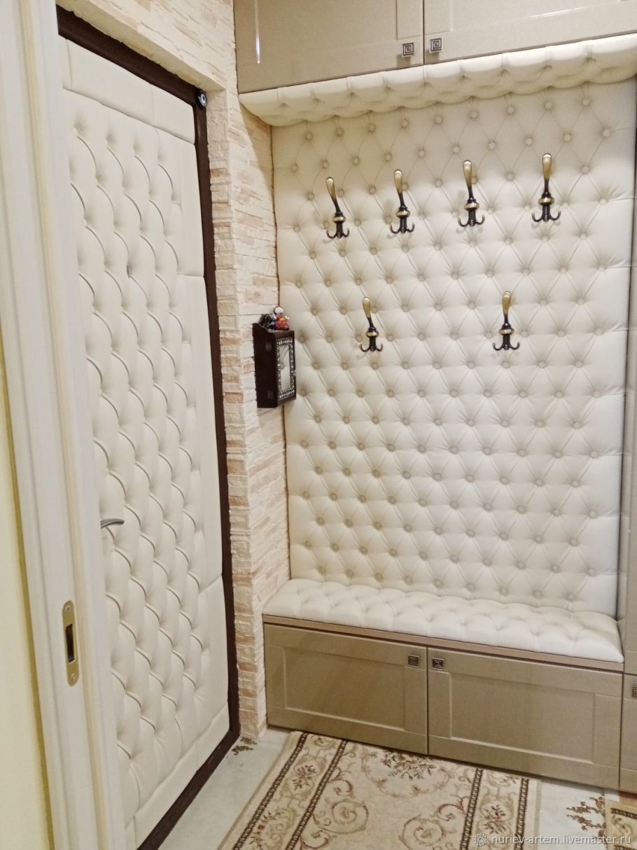 Прихожая Дюпон-1 из массива с каретной стяжкой