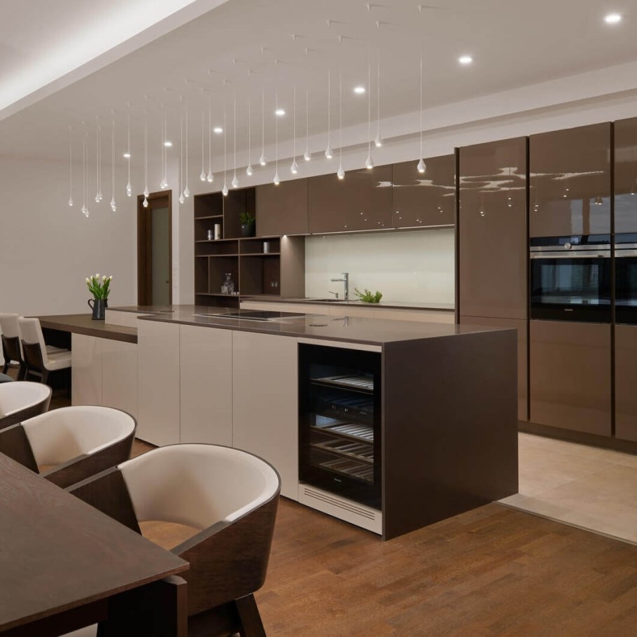 Коричневая кухня в интерьере