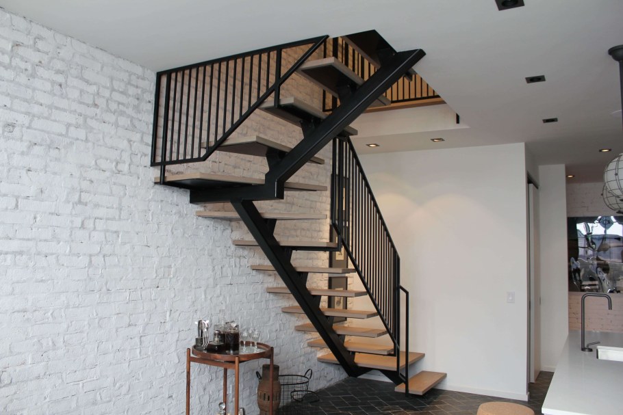 Лестница на 2 этаж на монокосоуре