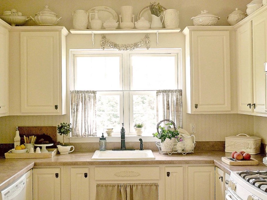 Кухня Прованс с окном