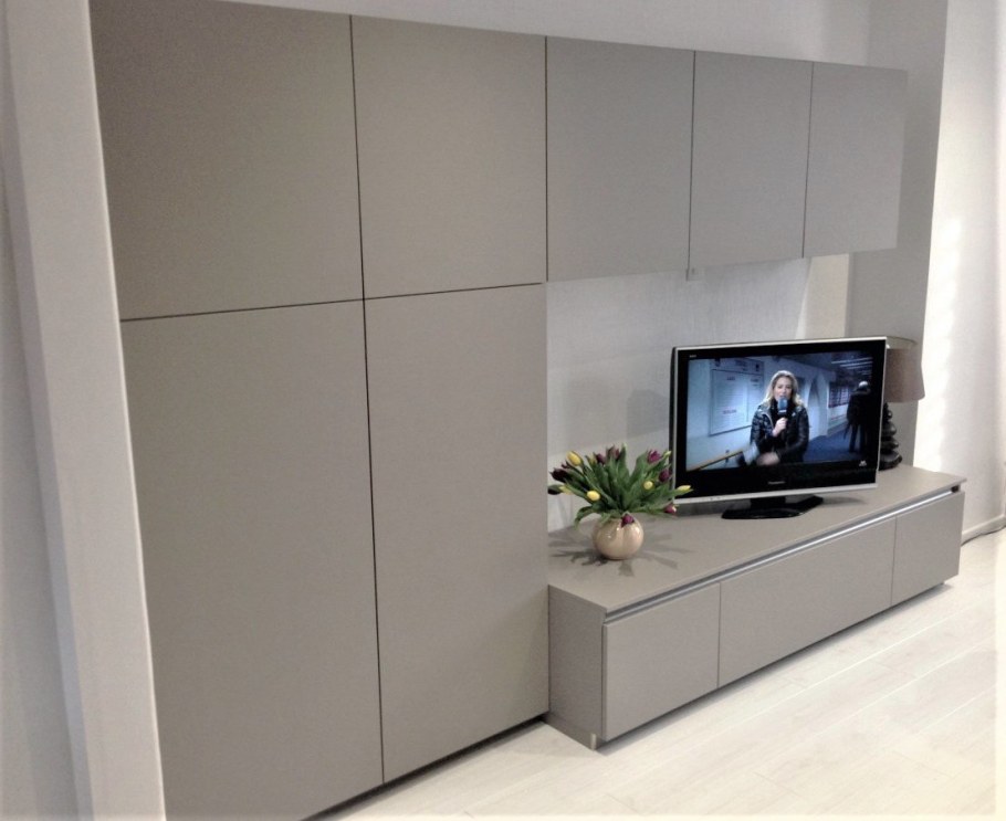 Шкаф с телевизором