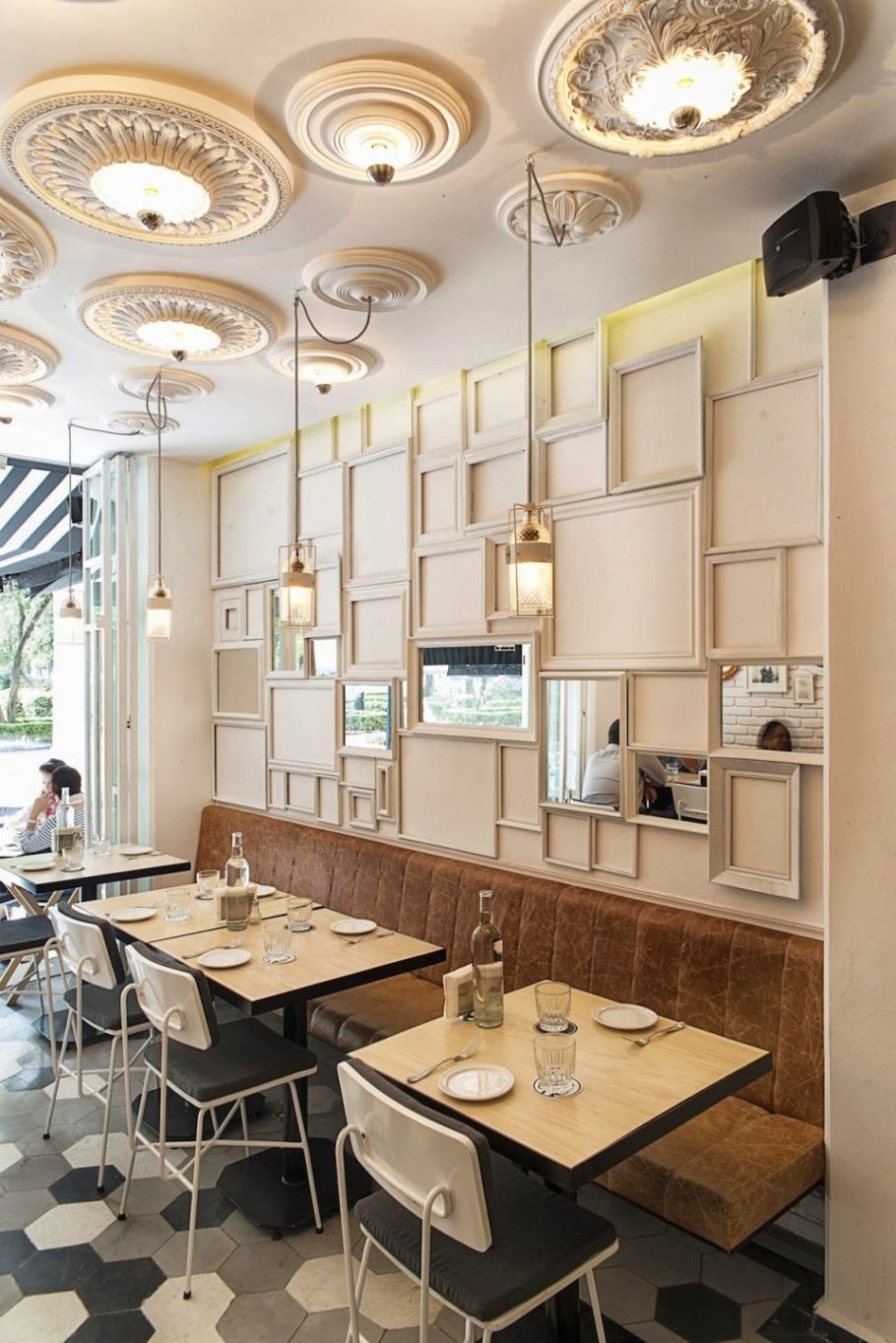 Стильный интерьер кафе