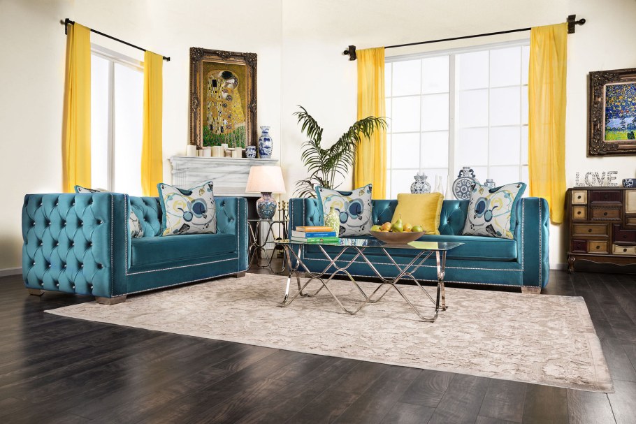 Бирюзовый диван в интерьере