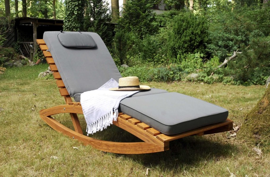 Шезлонг для дачи