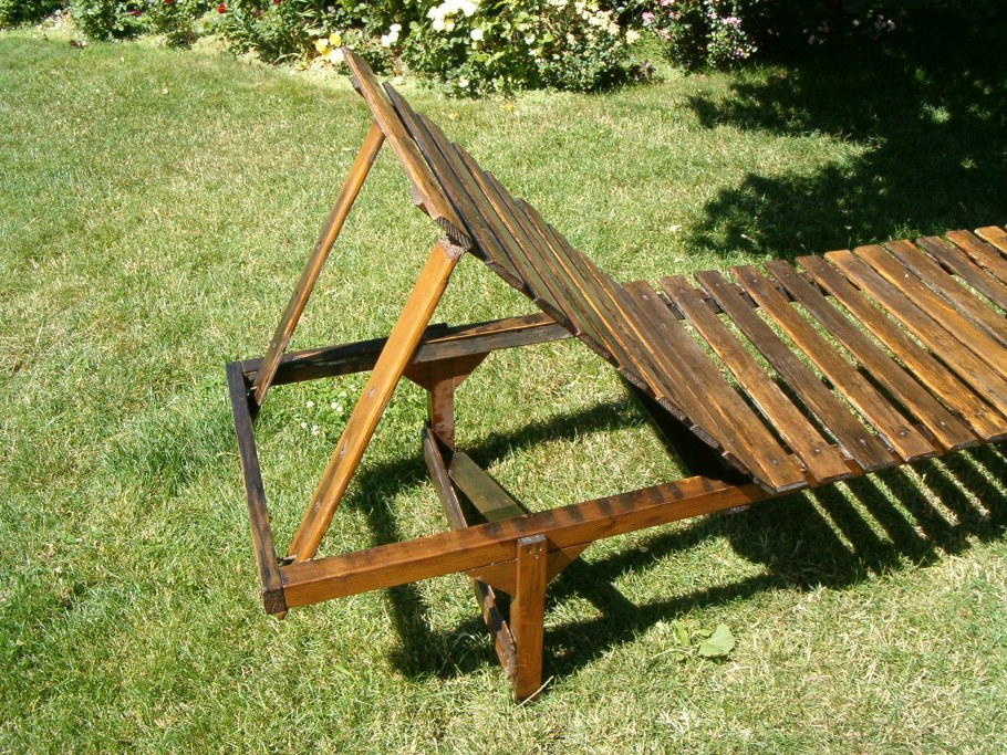 Шезлонг деревянный