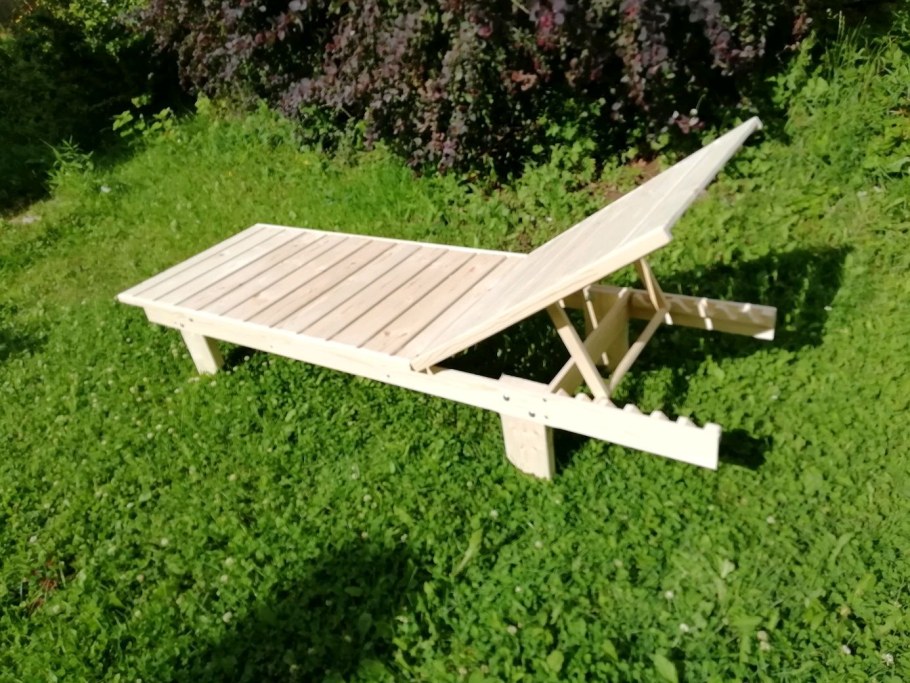 Шезлонг из дерева