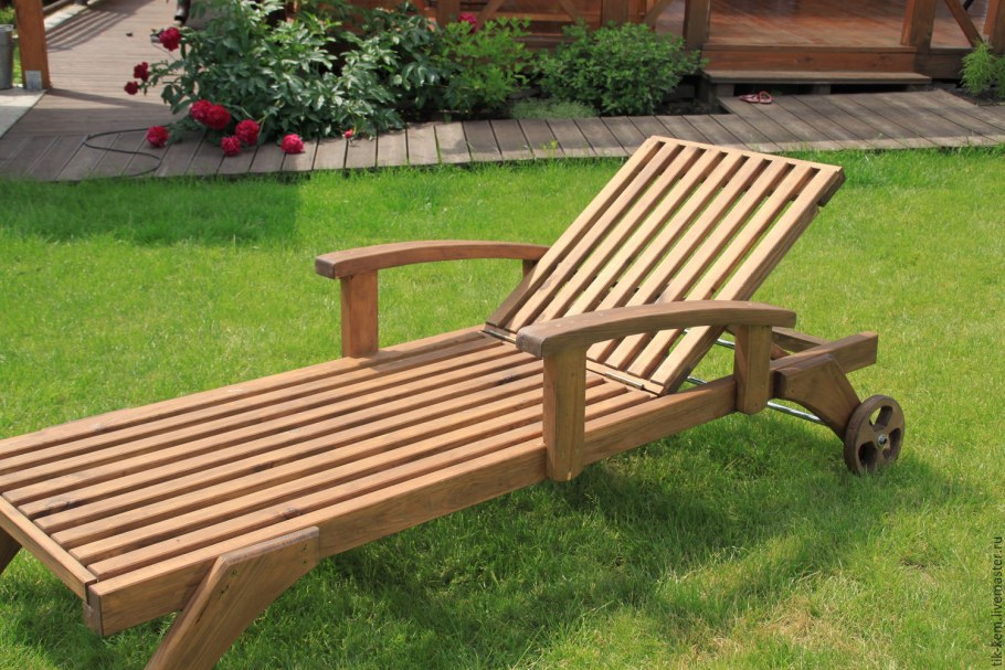 Шезлонг для дачи деревянный