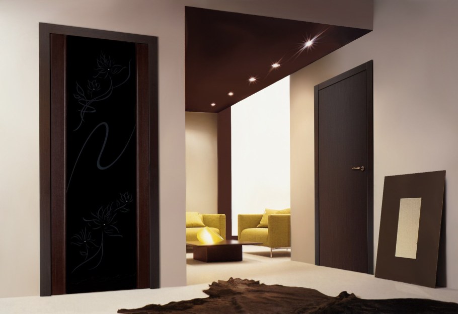 Коричневые двери в интерьере