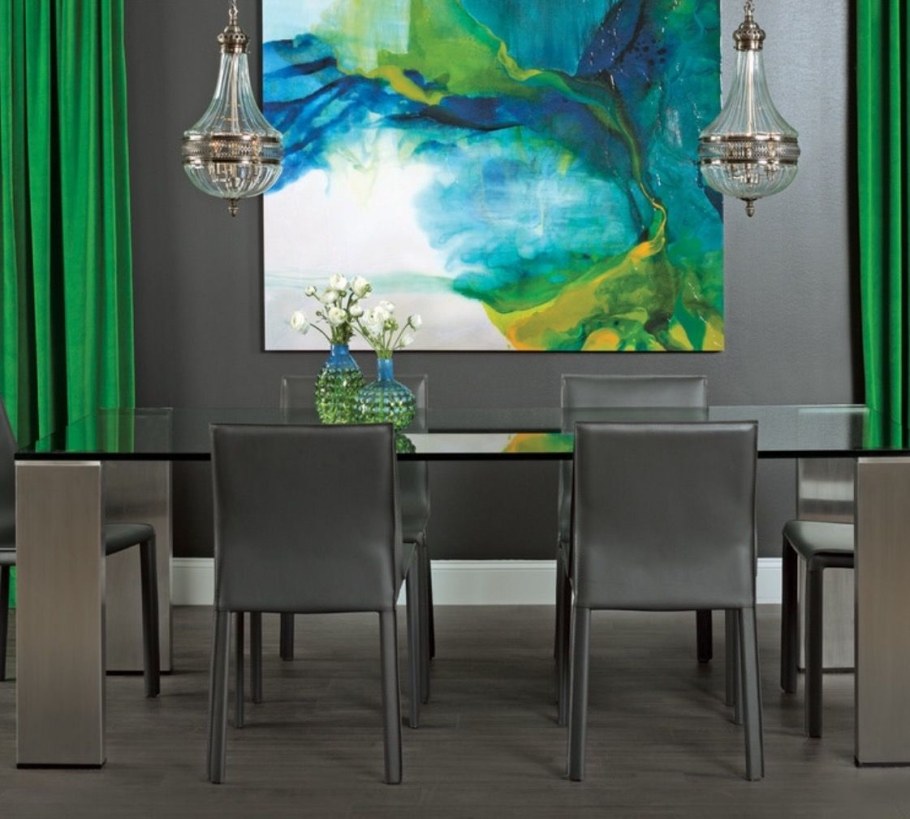 Шторы изумрудного цвета в интерьере