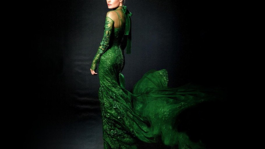 Малахитовый цвет в одежде