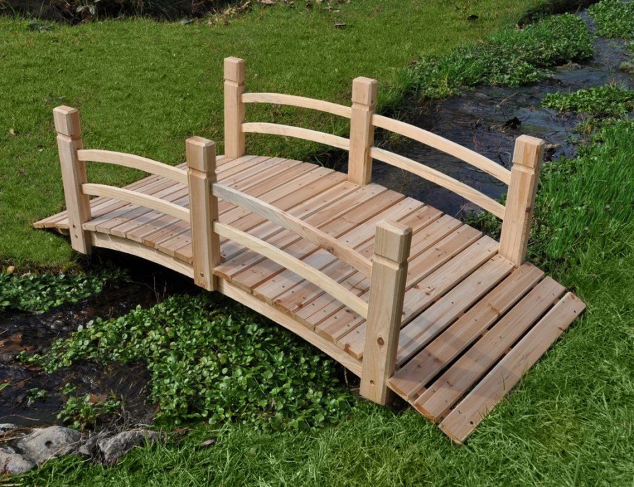 Декоративный деревянный мостик