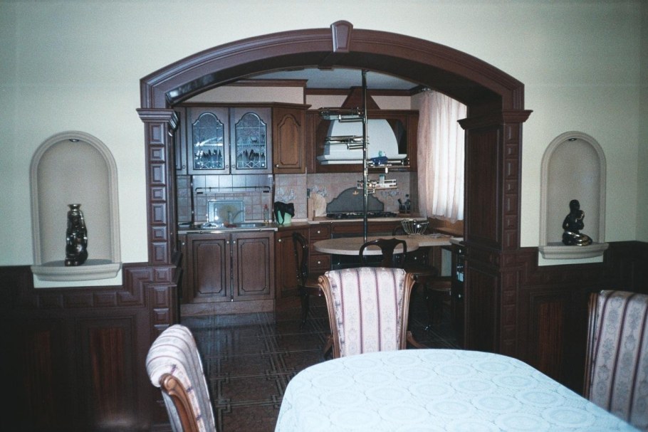 Кухня гостиная с аркой