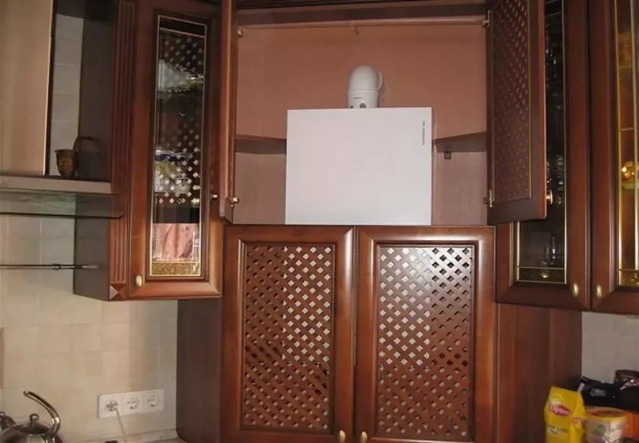 Шкафчик для газовой колонки на кухне