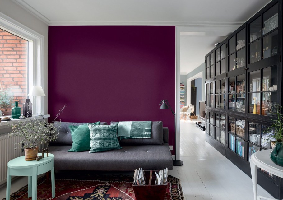 Контрастная стена в интерьере