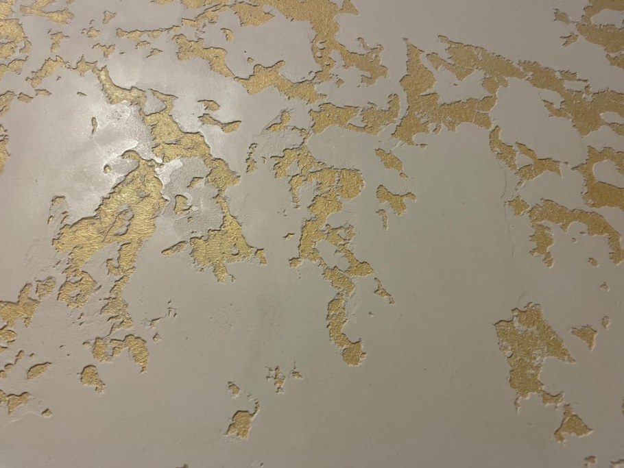 Декоративная штукатурка карта мира с золотом